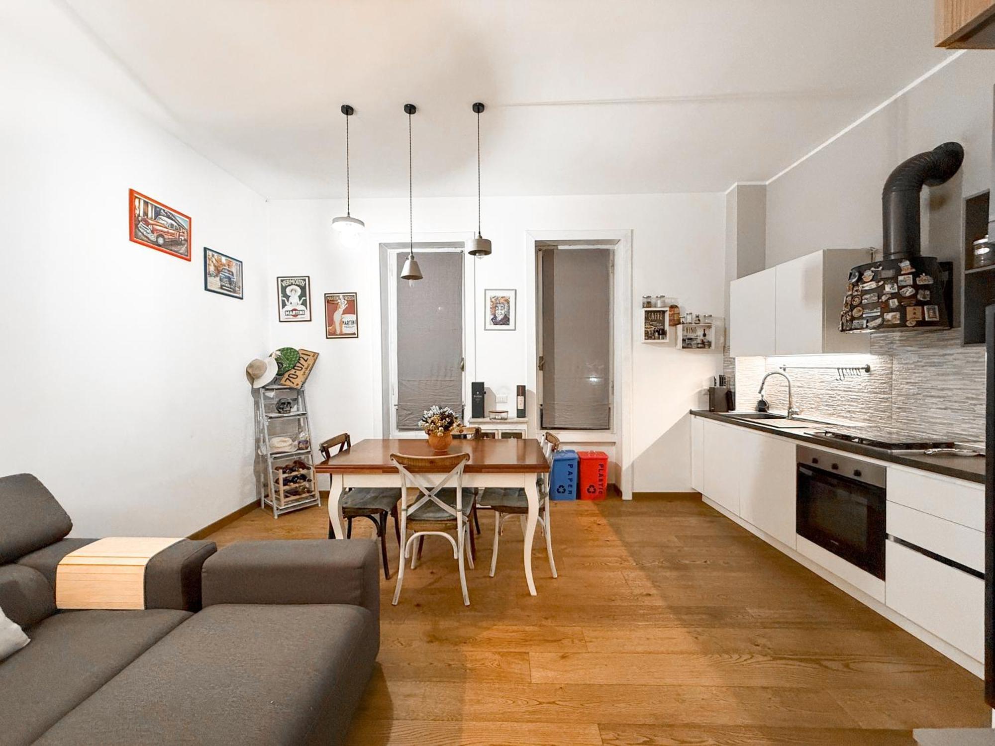 Apartment Trilocale Ampio E Luminoso, A 150m Dalla Metro Mailand